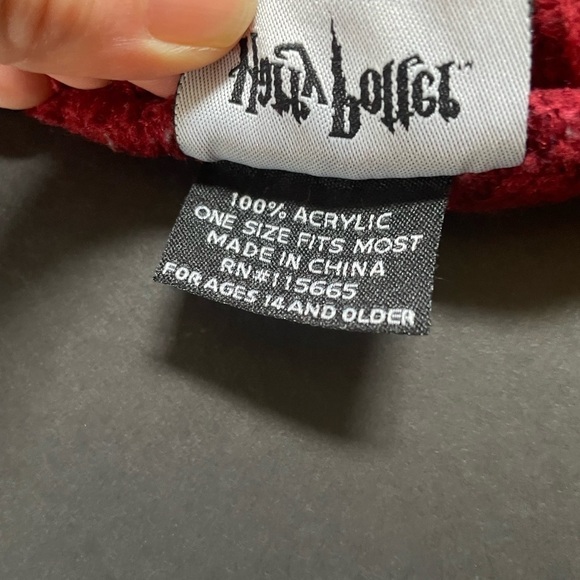 Harry Potter Gryffindor Hat w/ Crest Patch Knit Beanie - Picture 9 of 9